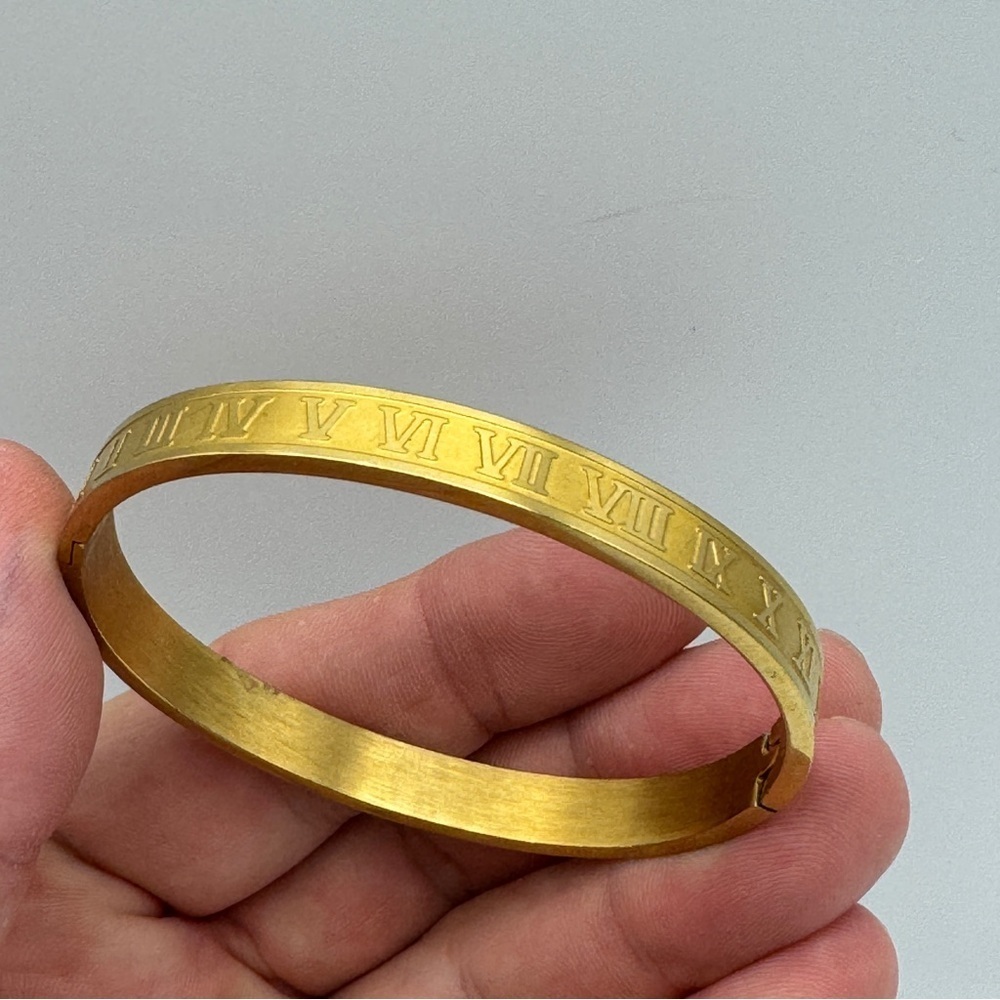 Gold Roman Numeral Bangle Bracelet Faux Hinge 7.5”